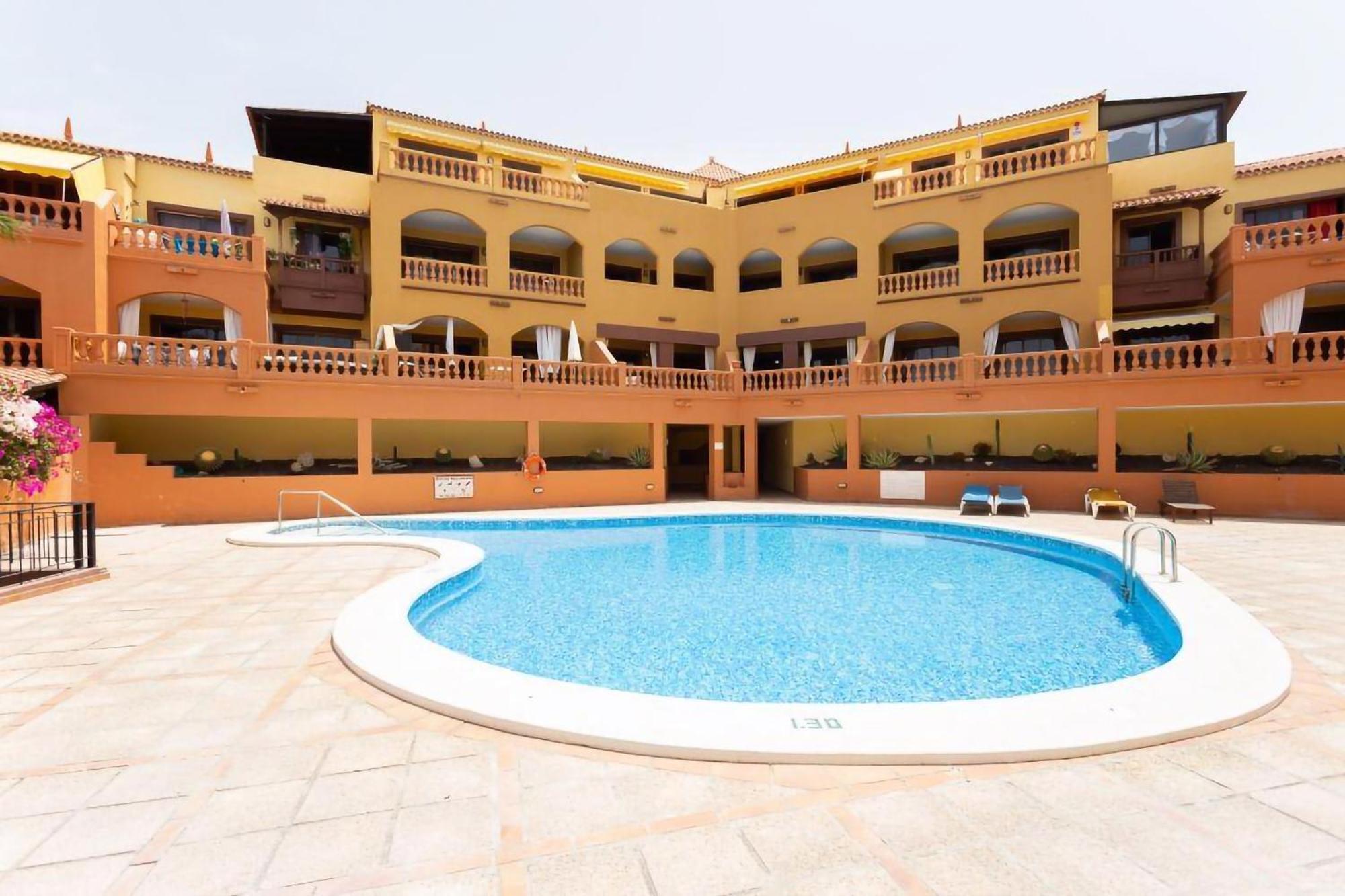 Eden Rentals Elite Palace Suites Адехе Экстерьер фото