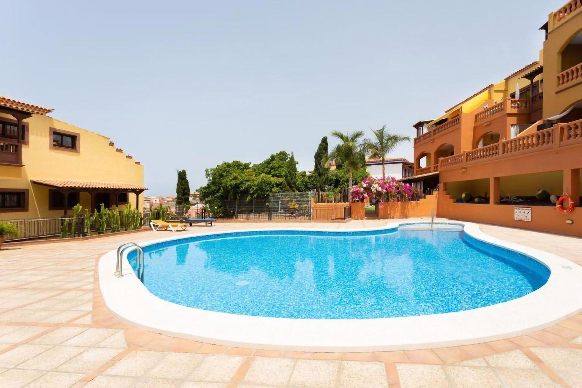 Eden Rentals Elite Palace Suites Адехе Экстерьер фото