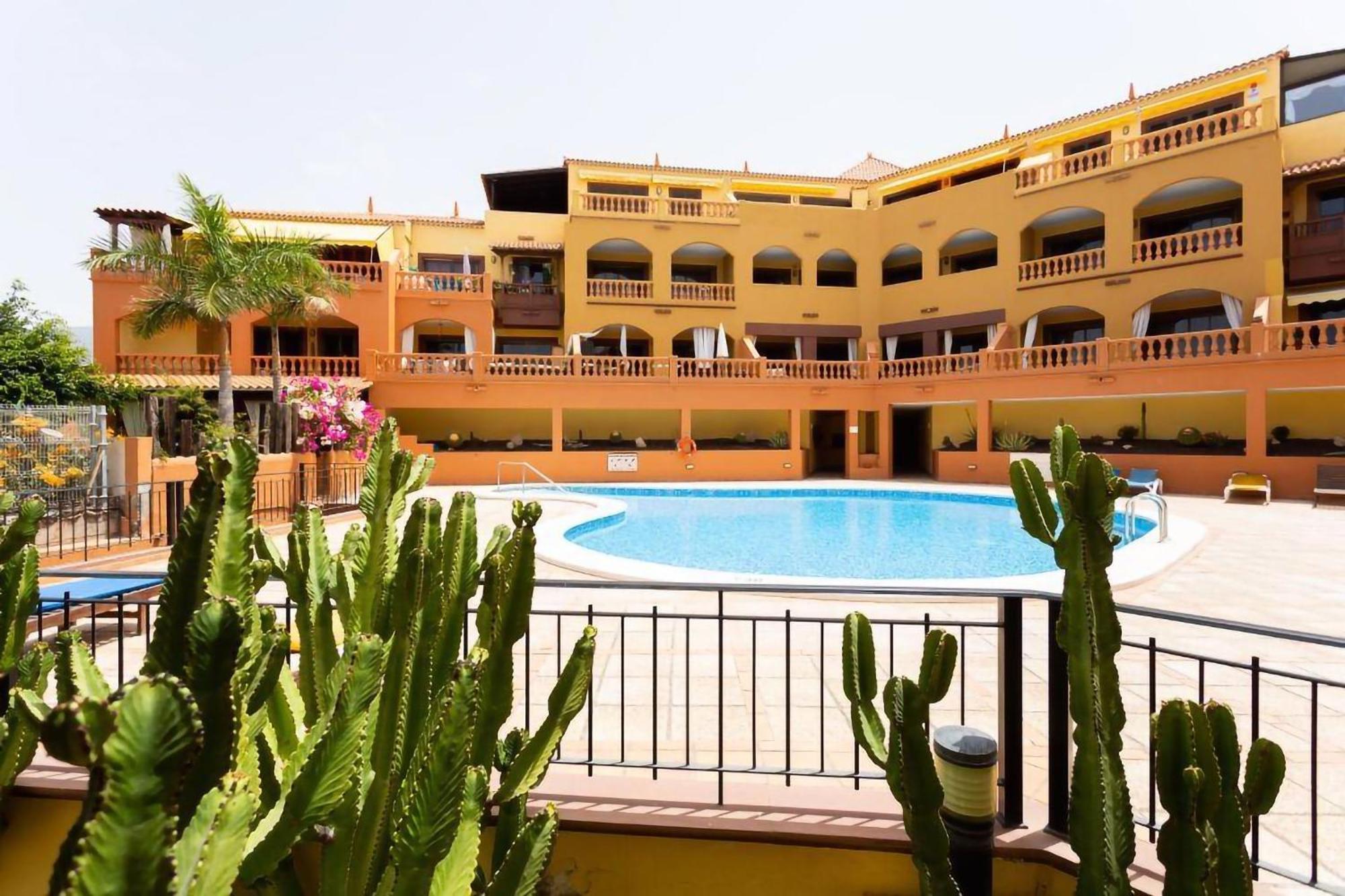 Eden Rentals Elite Palace Suites Адехе Экстерьер фото